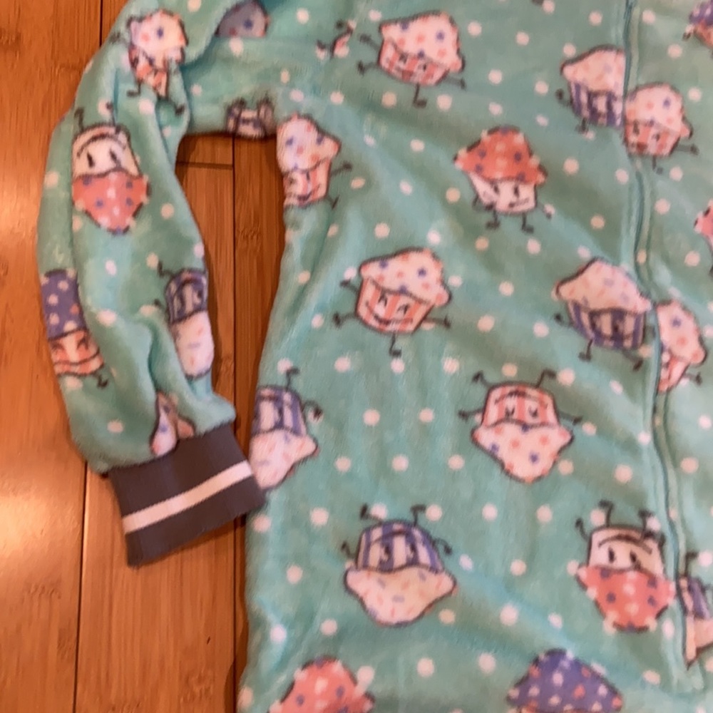 Large Onepiece Pyjama - Picture 3 of 7